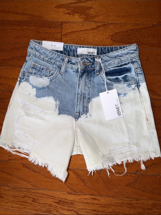 Vervet Pants - VERVET Distressed Two Tone Denim Shorts NWT Women’s XS High Rise Raw Hem